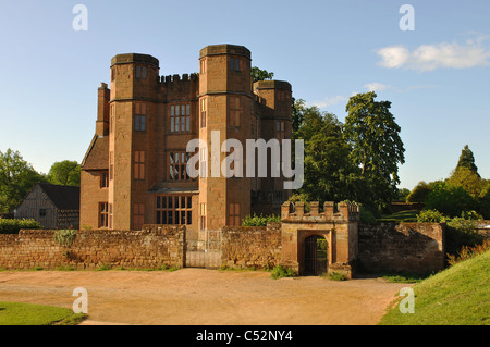 Leicester`s Gatehouse, Kenilworth Castle, Warwickshire, England, UK Stock Photo